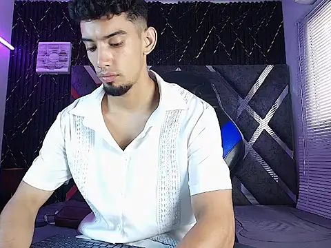 Snapshot of prince_arthur77 chatting on August 6, 4:42 pm prince arthur77 online show from August 6, 4:42 pm