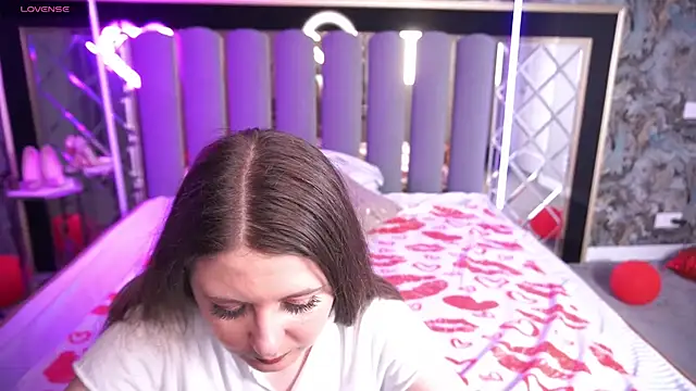 CraveeDoll online show from March 28, 1:33 pm