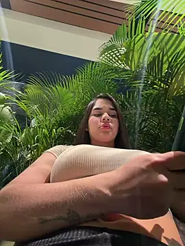 Snapshot of BellaLeclair chatting on March 10, 11:43 pm BellaLeclair online show from March 10, 11:43 pm