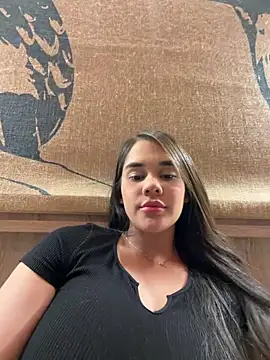 Snapshot of BellaLeclair chatting on March 11, 11:33 pm BellaLeclair online show from March 11, 11:33 pm