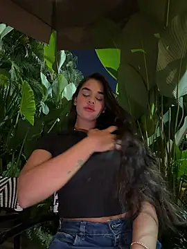 Snapshot of BellaLeclair chatting on March 13, 11:44 pm BellaLeclair online show from March 13, 11:44 pm