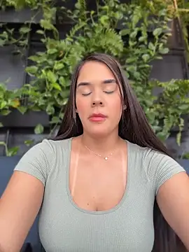 BellaLeclair online show from June 10, 5:34 pm