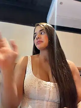 BellaLeclair online show from June 11, 9:02 pm