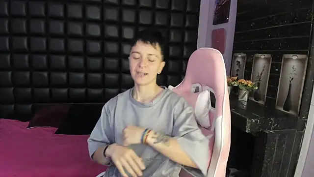  Hannah Hot online show from November 13, 12:15 pm