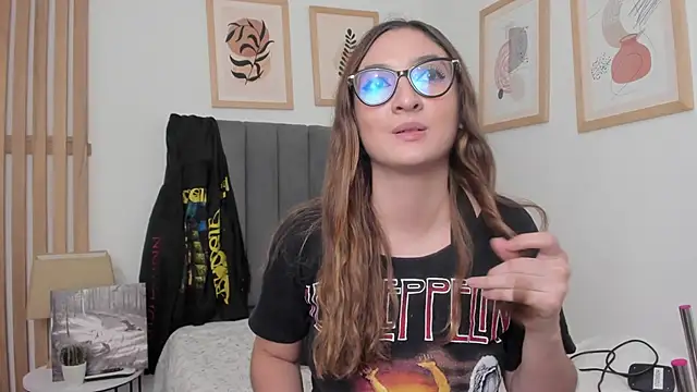 Alice Dickinssonn online show from December 14, 9:19 pm