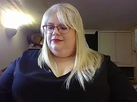 Kinkyhousewife83 online show from September 26, 4:22 pm