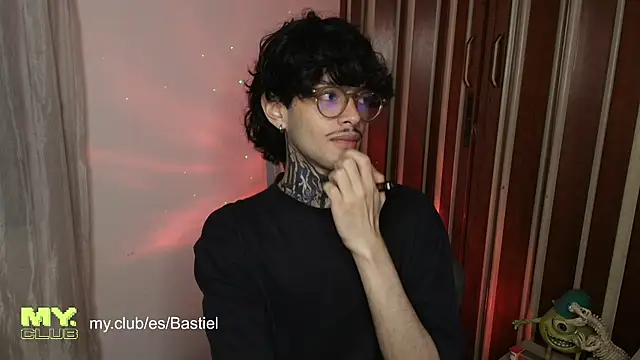 Snapshot of Mihail_leroy chatting on March 28, 1:38 am Mihail leroy online show from March 28, 1:38 am