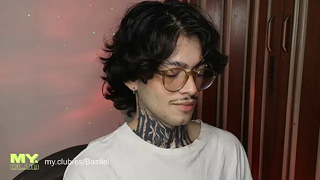 Snapshot of Mihail_leroy chatting on May 2, 12:37 am Mihail leroy online show from May 2, 12:37 am