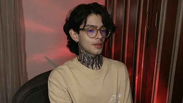 Snapshot of Mihail_leroy chatting on May 24, 1:21 am Mihail leroy online show from May 24, 1:21 am