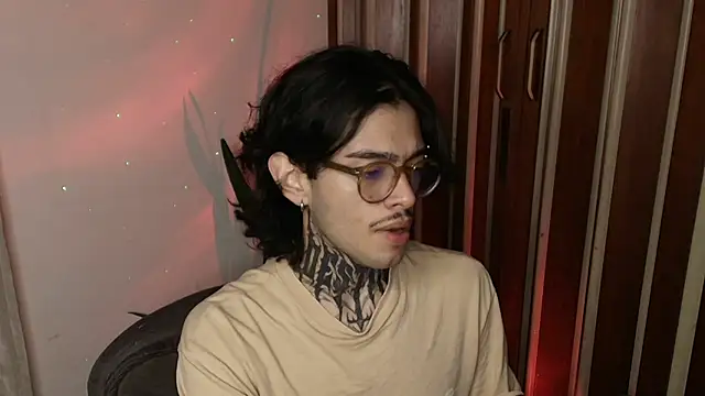 Snapshot of Mihail_leroy chatting on July 14, 2:05 am Mihail leroy online show from July 14, 2:05 am