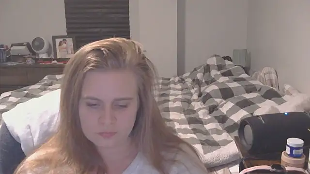 Sexyblonde12344 online show from December 3, 9:02 pm