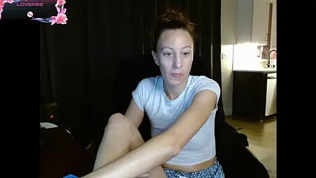 Snapshot of AnneNay chatting on March 10, 4:06 am AnneNay online show from March 10, 4:06 am