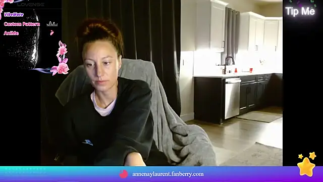 Snapshot of AnneNay chatting on March 19, 4:27 am AnneNay online show from March 19, 4:27 am