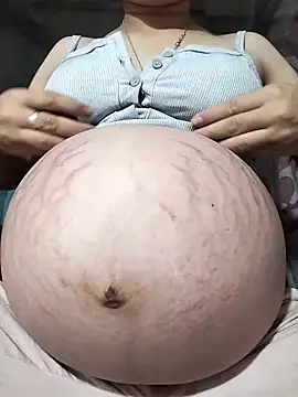 Snapshot of sugaviolet168 chatting on April 7, 12:22 am sugaviolet168 online show from April 7, 12:22 am