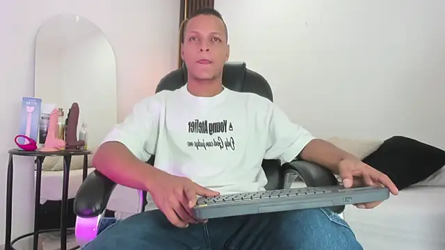 Snapshot of Ricky_Owens1 chatting on September 11, 12:49 pm Ricky Owens1 online show from September 11, 12:49 pm