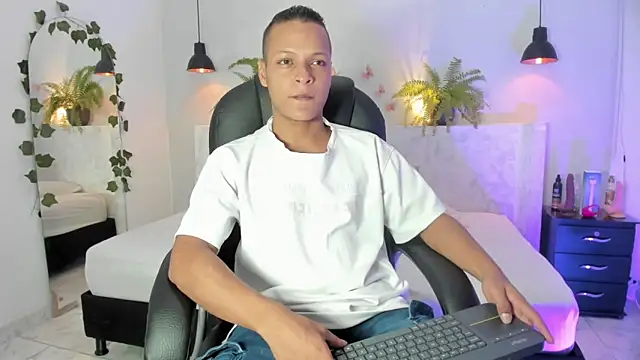 Snapshot of Ricky_Owens1 chatting on September 14, 12:59 pm Ricky Owens1 online show from September 14, 12:59 pm