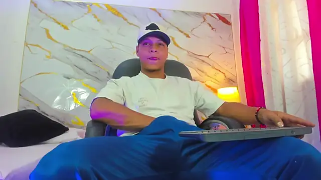 Snapshot of Ricky_Owens1 chatting on October 4, 8:40 pm Ricky Owens1 online show from October 4, 8:40 pm