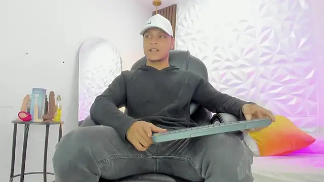 Snapshot of Ricky_Owens1 chatting on October 9, 12:58 pm Ricky Owens1 online show from October 9, 12:58 pm