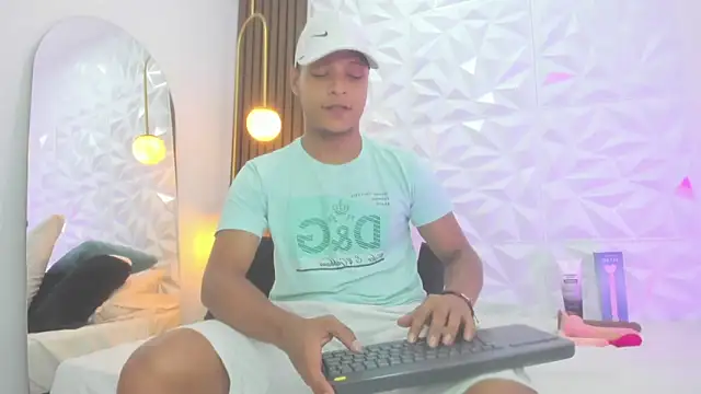 Snapshot of Ricky_Owens1 chatting on October 10, 2:05 pm Ricky Owens1 online show from October 10, 2:05 pm