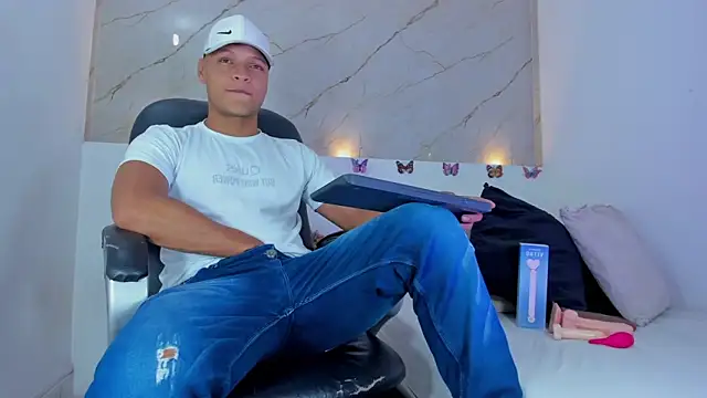 Snapshot of Ricky_Owens1 chatting on October 22, 1:44 pm Ricky Owens1 online show from October 22, 1:44 pm