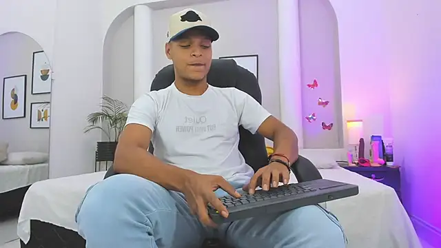 Snapshot of Ricky_Owens1 chatting on October 27, 8:46 pm Ricky Owens1 online show from October 27, 8:46 pm