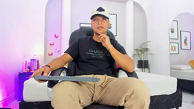 Snapshot of Ricky_Owens1 chatting on October 28, 8:33 pm Ricky Owens1 online show from October 28, 8:33 pm