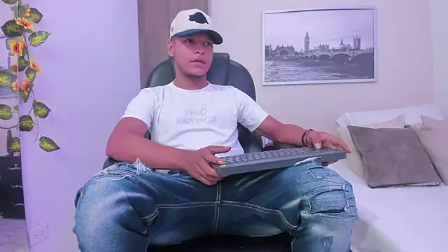 Snapshot of Ricky_Owens1 chatting on November 4, 9:03 pm Ricky Owens1 online show from November 4, 9:03 pm