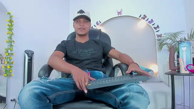 Snapshot of Ricky_Owens1 chatting on November 6, 8:10 pm Ricky Owens1 online show from November 6, 8:10 pm