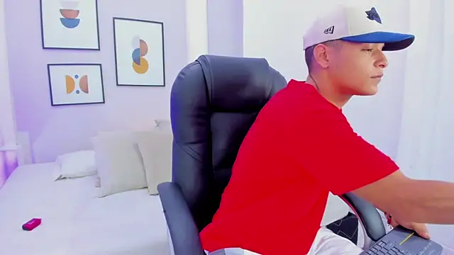 Snapshot of Ricky_Owens1 chatting on November 7, 8:31 pm Ricky Owens1 online show from November 7, 8:31 pm