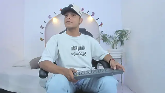 Snapshot of Ricky_Owens1 chatting on November 14, 8:51 pm Ricky Owens1 online show from November 14, 8:51 pm