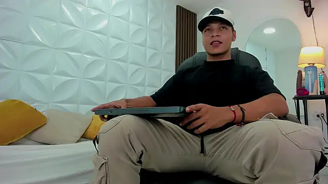 Snapshot of Ricky_Owens1 chatting on November 26, 8:43 pm Ricky Owens1 online show from November 26, 8:43 pm