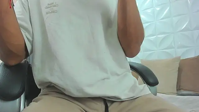 Snapshot of Ricky_Owens1 chatting on November 27, 9:28 pm Ricky Owens1 online show from November 27, 9:28 pm