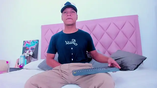 Snapshot of Ricky_Owens1 chatting on November 29, 12:52 pm Ricky Owens1 online show from November 29, 12:52 pm