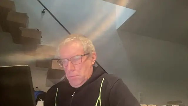 Snapshot of choupipat1 chatting on November 19, 8:14 am choupipat1 online show from November 19, 8:14 am