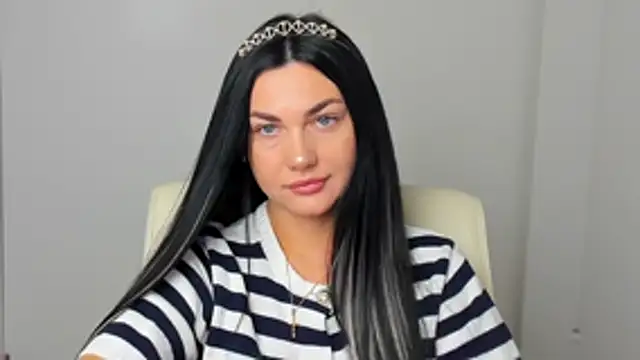 Snapshot of Lune_Moon chatting on December 1, 6:40 am Lune Moon online show from December 1, 6:40 am