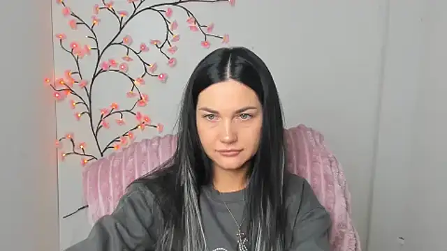 Snapshot of Lune_Moon chatting on February 21, 6:36 am Lune Moon online show from February 21, 6:36 am