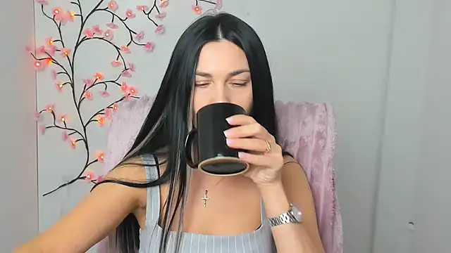 Snapshot of Lune_Moon chatting on February 24, 6:44 am Lune Moon online show from February 24, 6:44 am