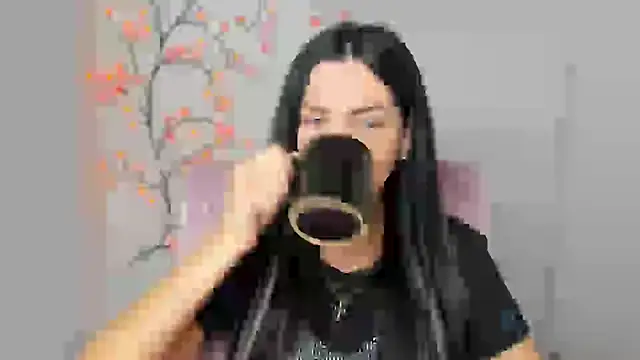 Snapshot of Lune_Moon chatting on April 6, 5:41 am Lune Moon online show from April 6, 5:41 am