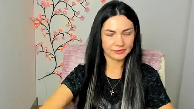 Snapshot of Lune_Moon chatting on April 11, 7:56 am Lune Moon online show from April 11, 7:56 am
