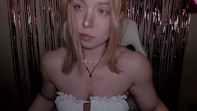 Snapshot of VanillaLivitski chatting on September 8, 3:55 pm VanillaLivitski online show from September 8, 3:55 pm