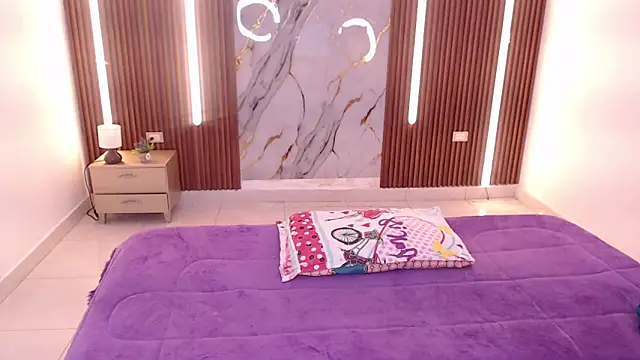 Snapshot of aixa_show chatting on April 7, 1:00 pm aixa show online show from April 7, 1:00 pm