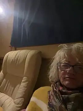 Snapshot of ladyboatlady chatting on May 19, 10:27 pm ladyboatlady online show from May 19, 10:27 pm