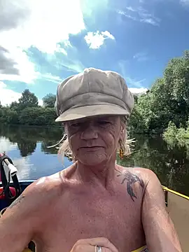 Snapshot of ladyboatlady chatting on June 19, 9:13 am ladyboatlady online show from June 19, 9:13 am