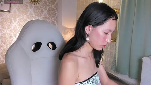 LilyThea online show from November 16, 10:04 pm