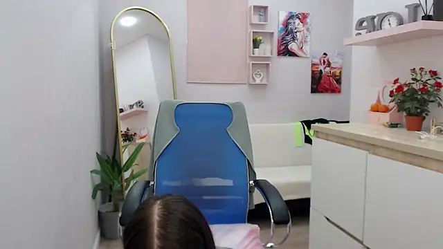 muriel elvin online show from December 18, 6:41 am