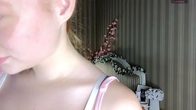 Snapshot of Juuulia_ chatting on March 3, 2:56 pm Juuulia online show from March 3, 2:56 pm