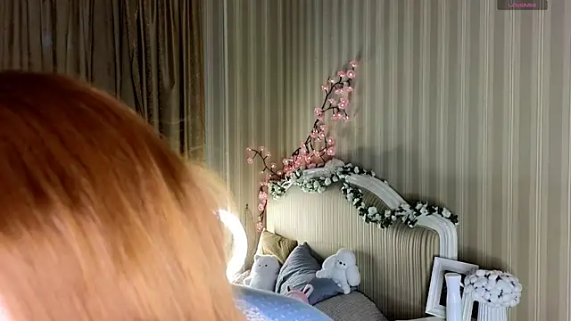 Snapshot of Juuulia_ chatting on March 6, 2:24 pm Juuulia online show from March 6, 2:24 pm