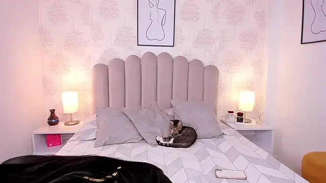 ShaynaHosk online show from September 8, 8:19 pm