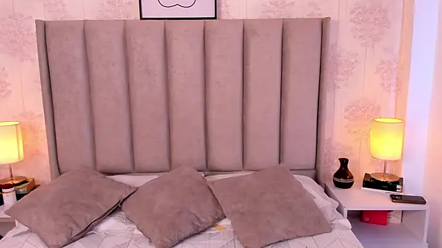 ShaynaHosk online show from May 13, 3:48 am