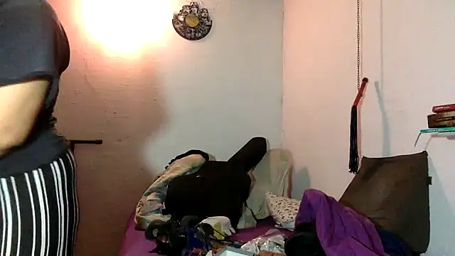 Snapshot of indomitaFox chatting on April 11, 3:44 am indomitaFox online show from April 11, 3:44 am